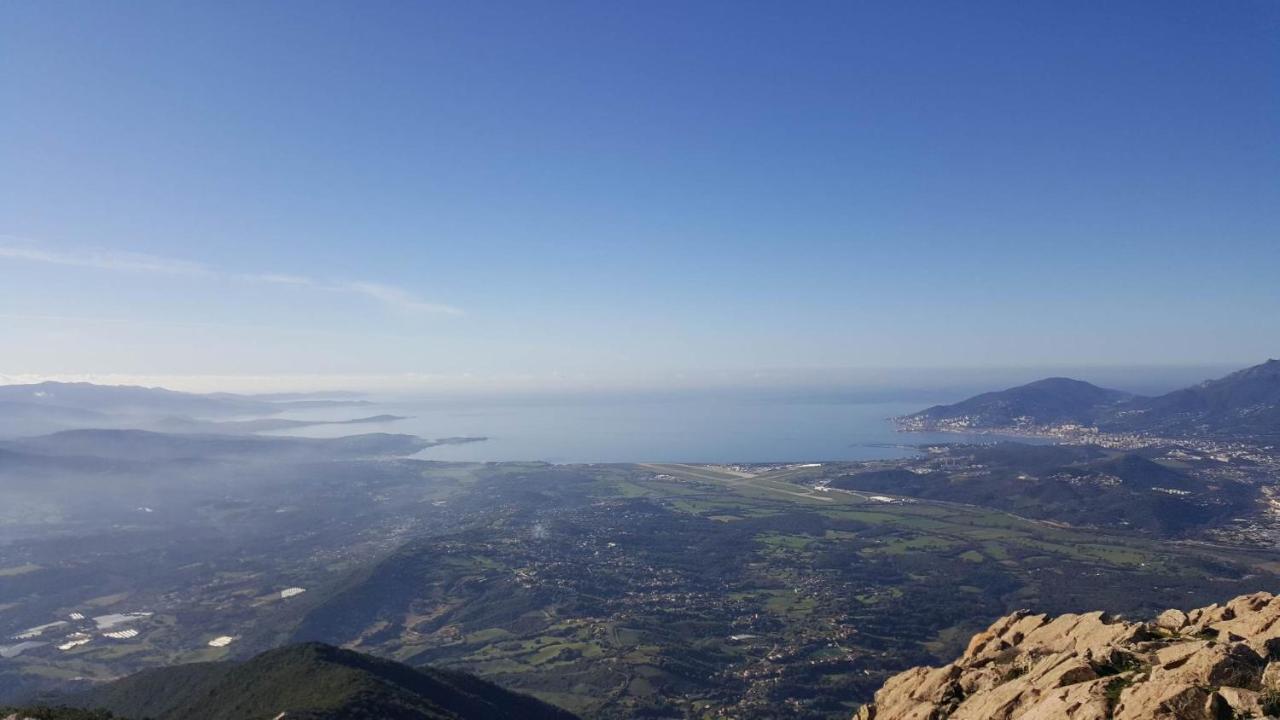 Magnifique Appartement Avec Balcon Vue Mer A L'Entree D'Ajaccio อฌักซิโอ้ ภายนอก รูปภาพ
